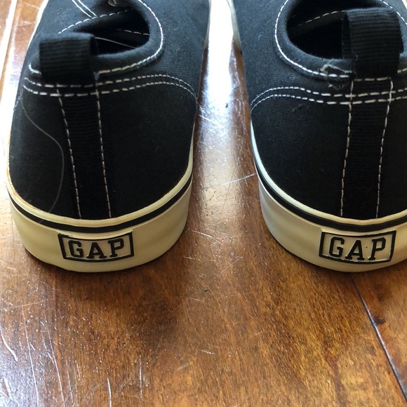 Boys 4 GAP Black Easy Shoelaces Slip On Sneakers - Picture 3 of 12